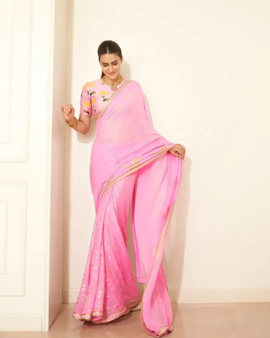 Bollywood Actress Kriti Sanon in Pink Saree